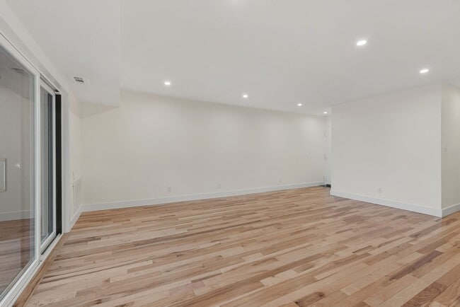 Building Photo - Coming Soon! Waterfront Living in Eastport – Renovated Condo in Severn House