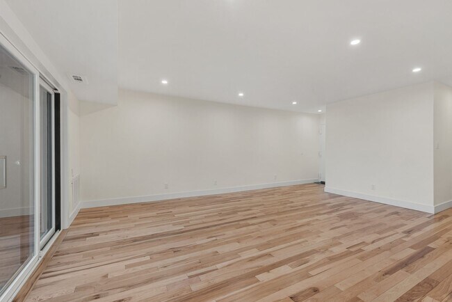 Foto del edificio - Coming Soon! Waterfront Living in Eastport – Renovated Condo in Severn House