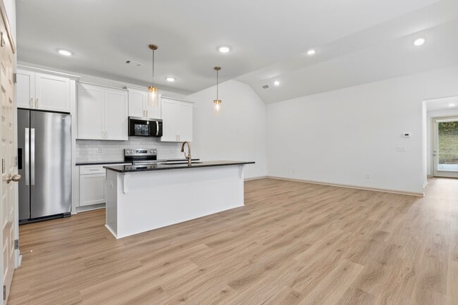 Building Photo - 106 Summer St