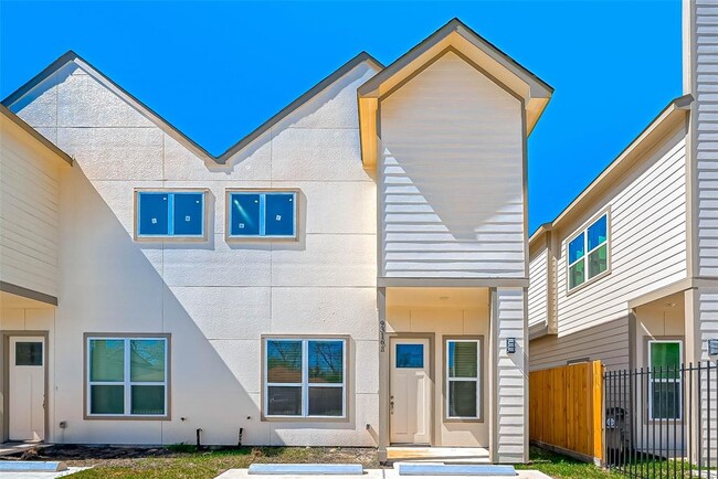 Building Photo - 9316 Coffee St