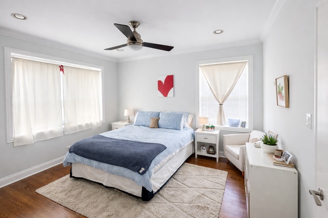 Building Photo - 2467 N Clark St