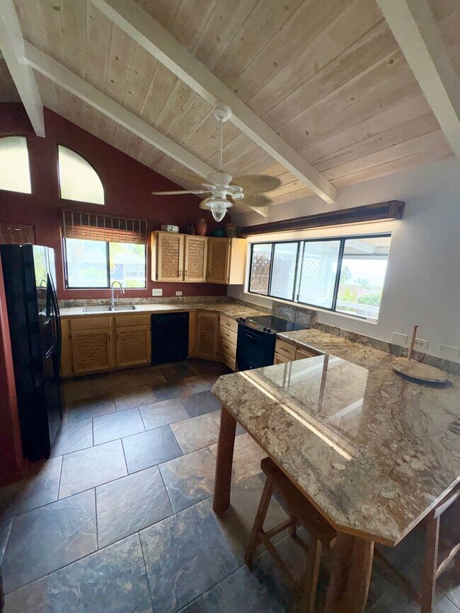 Foto del edificio - Spacious 3-Bedroom Home with Pool, Office, and 2-Car Garage