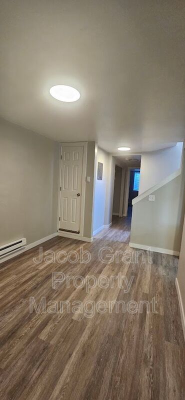 Building Photo - 352 I St