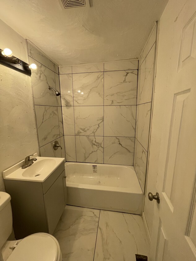 Building Photo - 205 Choate St