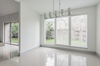 Building Photo - 1022 Forest Home Dr