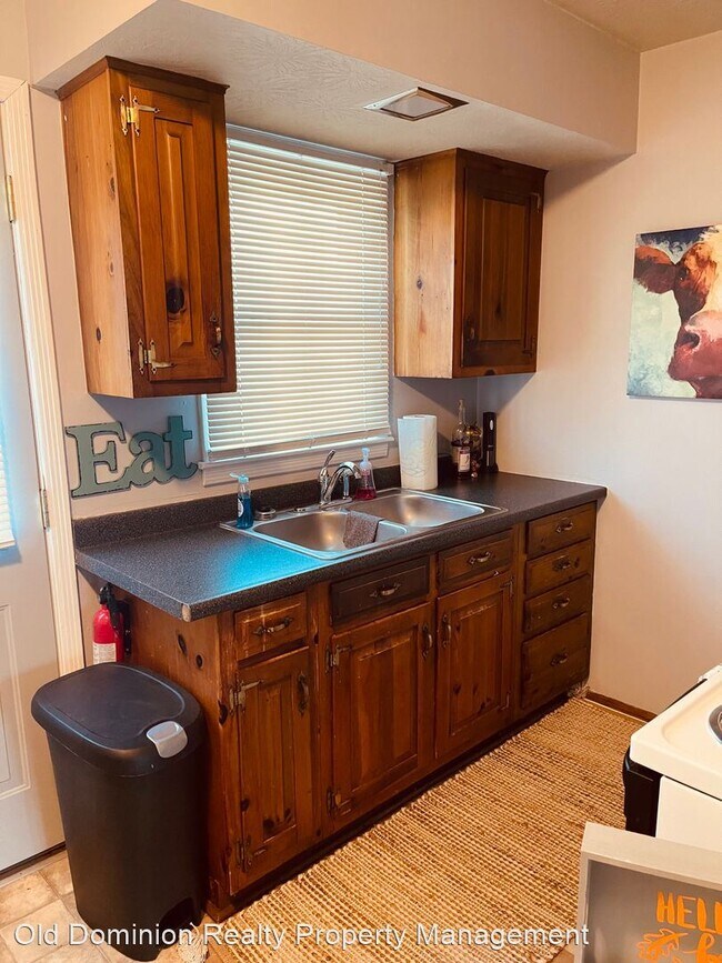 Building Photo - 2 br, 1 bath House - 109-A Holly Hill Street