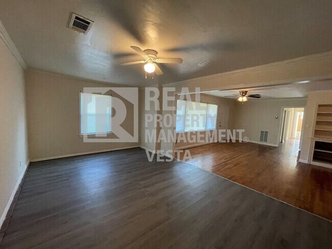 Building Photo - Spacious Four Bedroom House Near Amerson Park