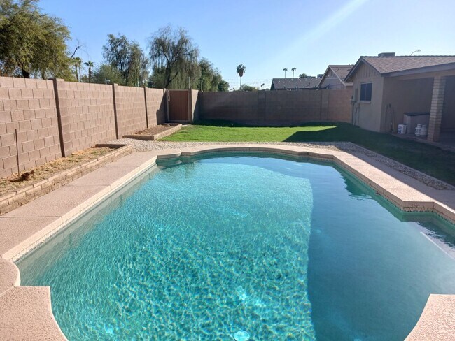 Foto del edificio - 1906 E Sesame St