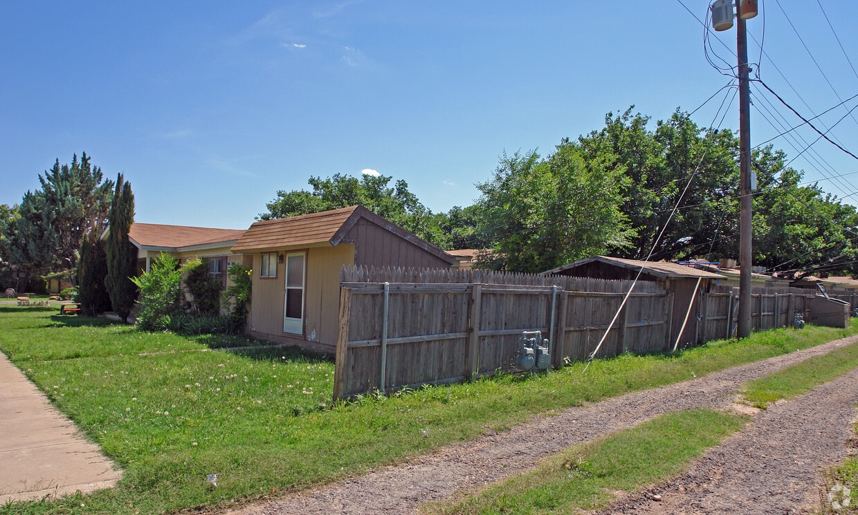 Building Photo - 4602-4644 52nd St