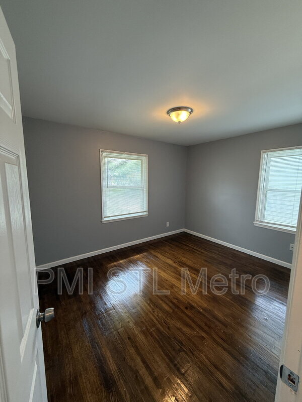 Building Photo - 10435 Balmoral Dr