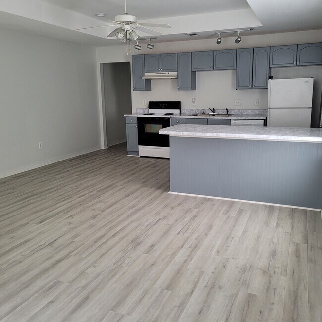 Dining Area - 3633 Southward Dr