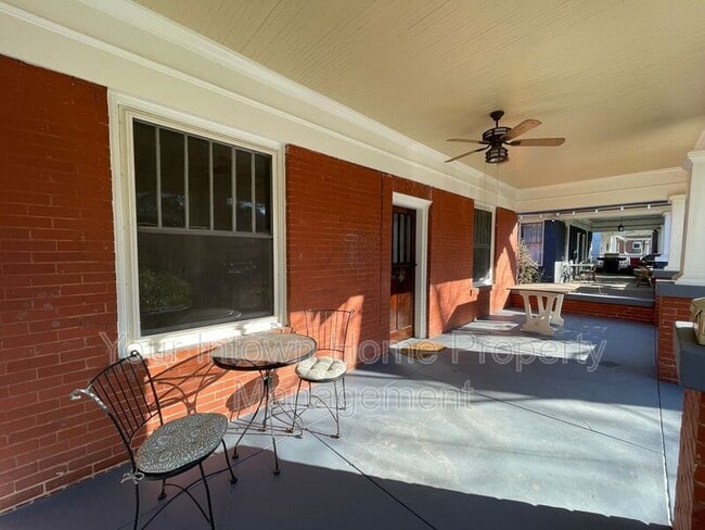 Photo - 301 Elmira Pl NE House