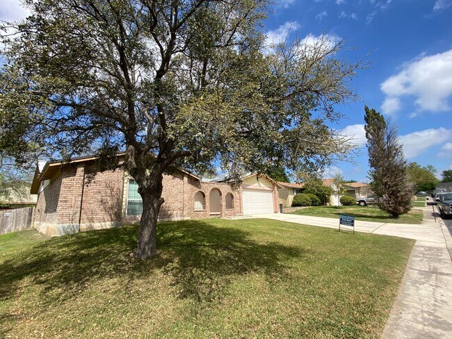 Foto del edificio - Charming 3-Bedroom Home Available for Rent!