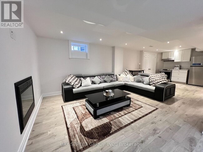 Building Photo - 6 Briardale Pl