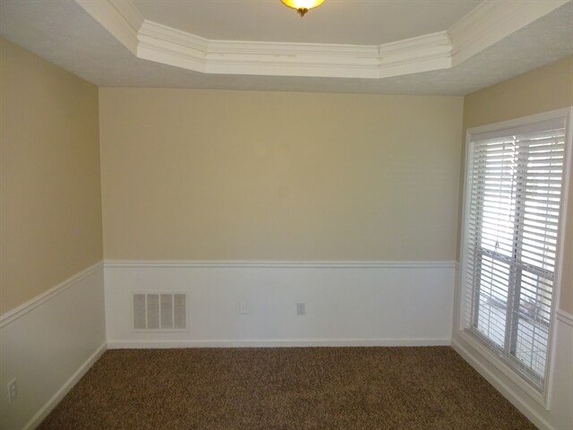 Building Photo - 2880 Camelot Woods Dr