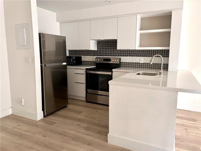 Building Photo - 10930 Royal Palm Blvd