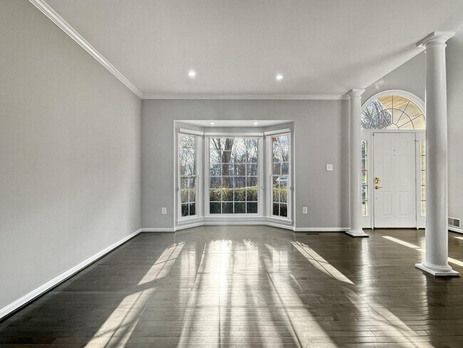 Foto del edificio - 214 W Locust St