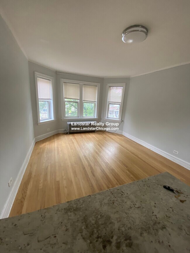 Foto del edificio - 4714 W Byron St