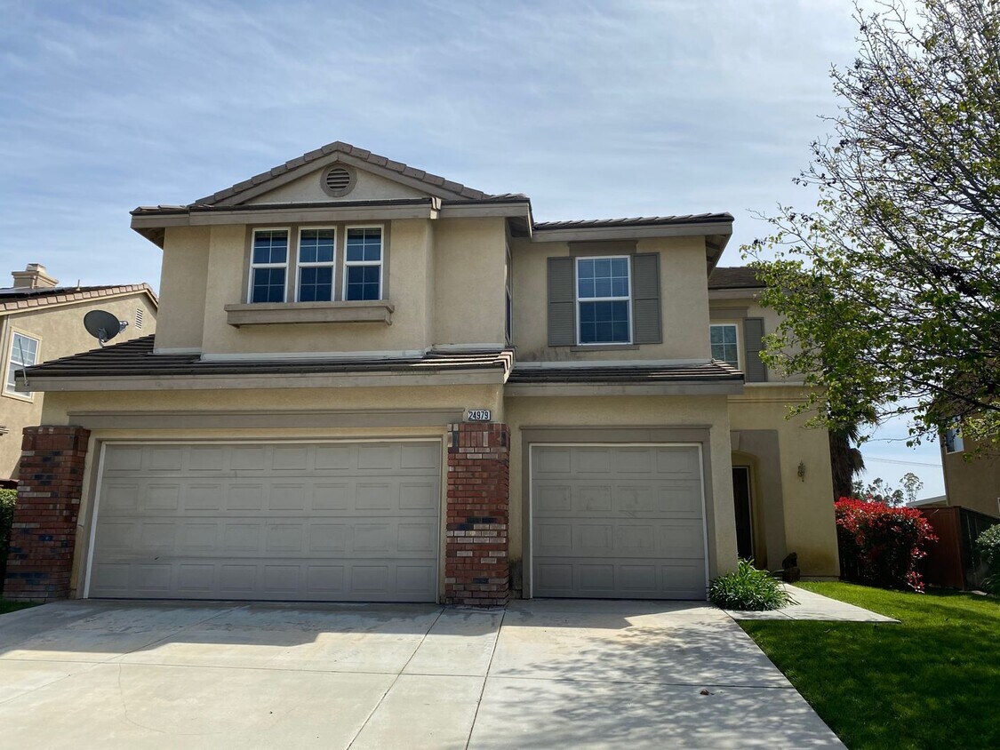 Primary Photo - Spacious 4 bedroom plus loft home for rent!