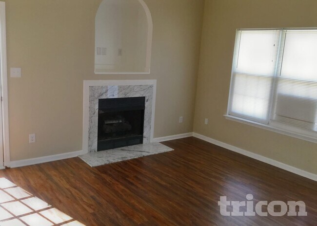 Foto del edificio - 6648 Hampton Way Dr