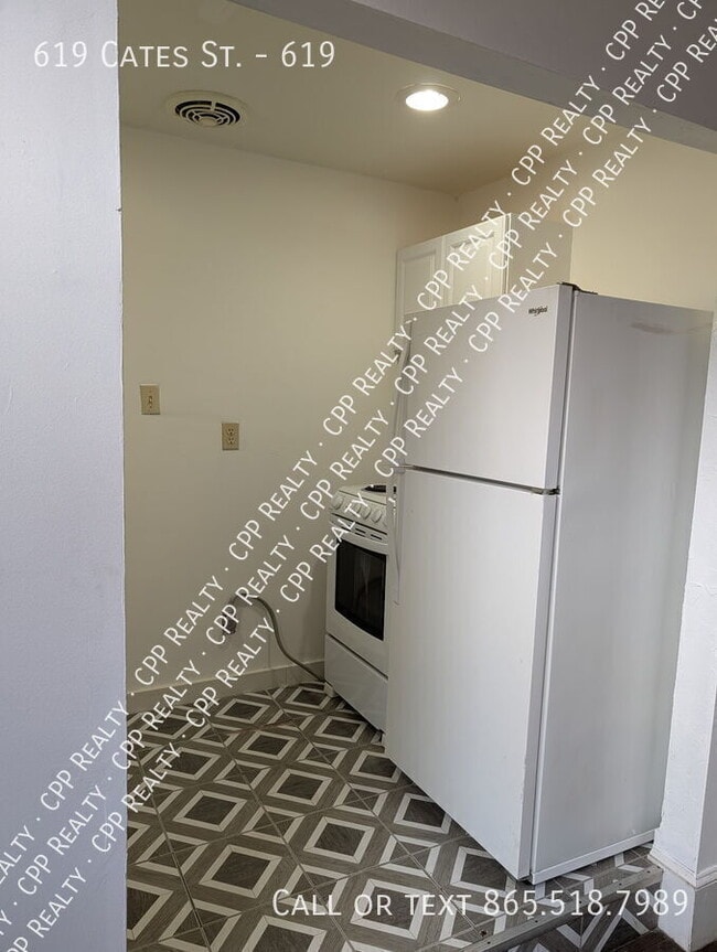 Building Photo - 619 Cates St