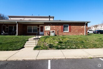 Building Photo - 9240 Bridle Path Ln