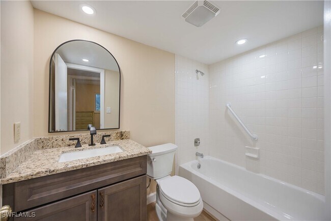 Foto del edificio - 300 Forest Lakes Blvd