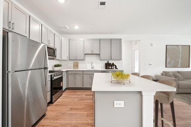 Building Photo - Laurel Green Apartments