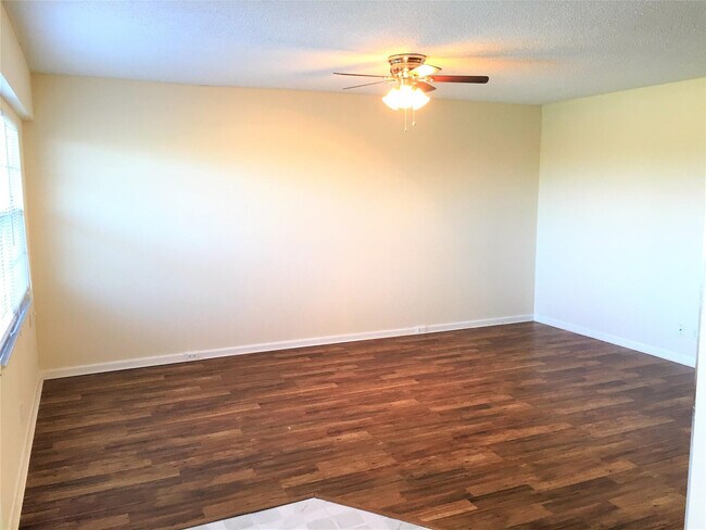 Foto del edificio - 551 SW 135th Ave