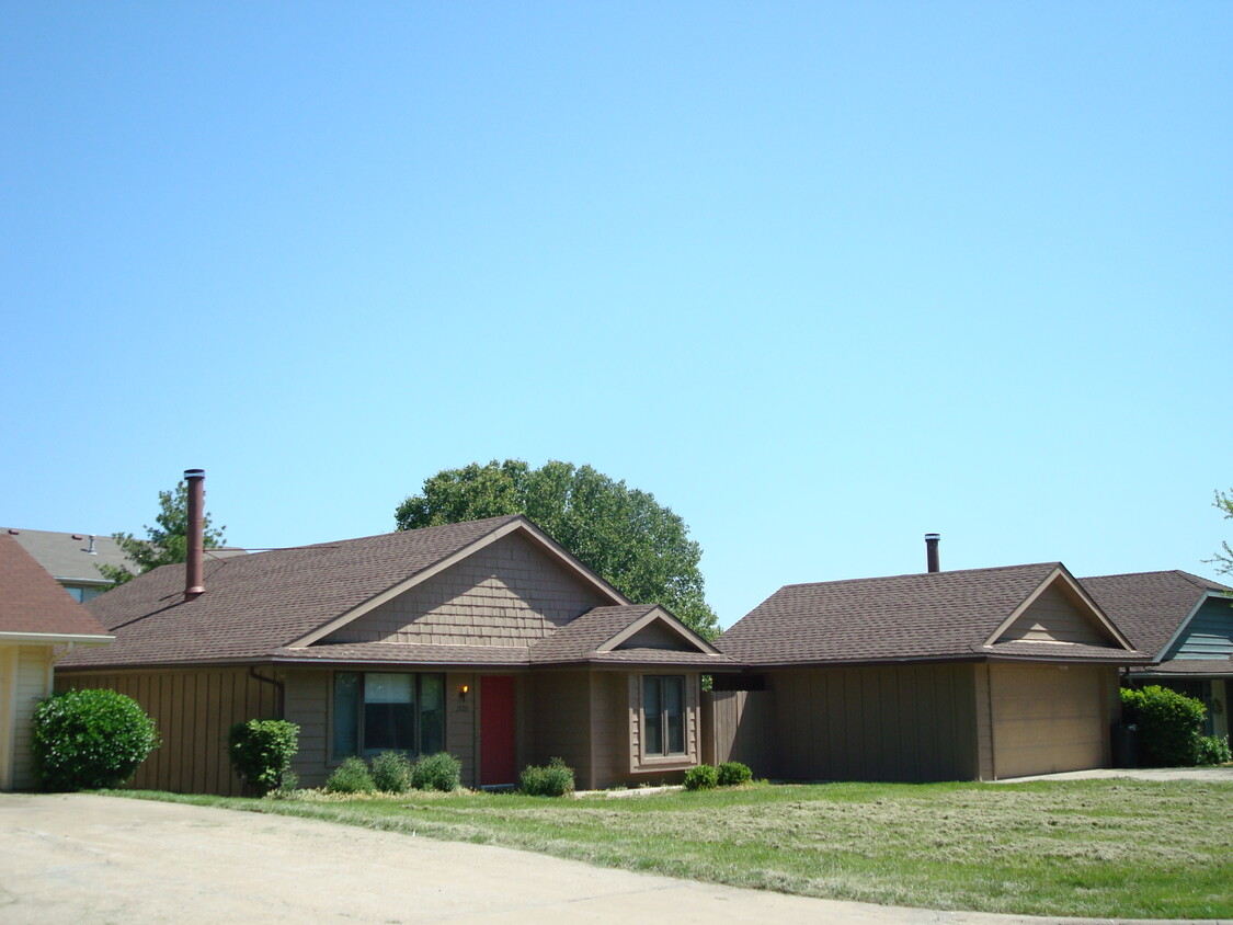 Primary Photo - Rose Houses