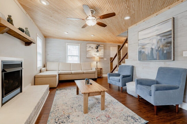 Building Photo - 206 Goldstone Dr