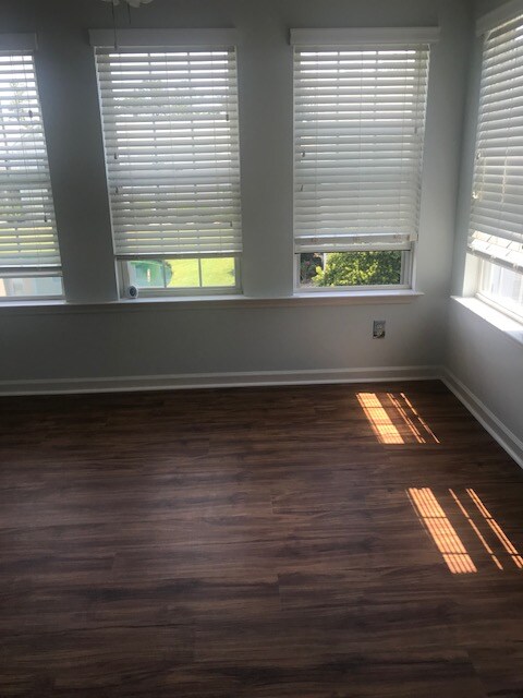 Foto del edificio - 8562 Hopkins Cir
