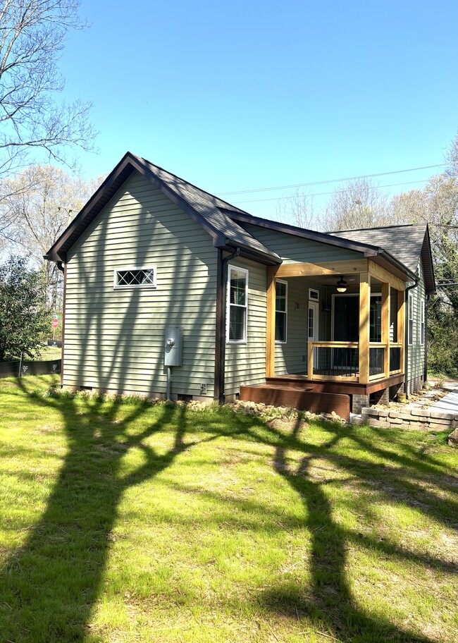 Building Photo - 6 Birnie St Ext
