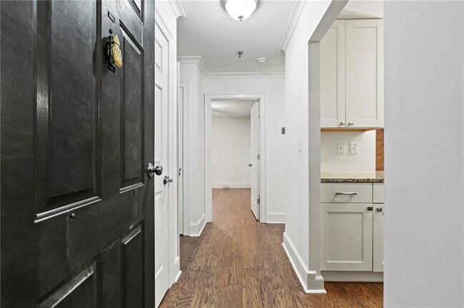 Foto del edificio - 300 Johnson Ferry Rd