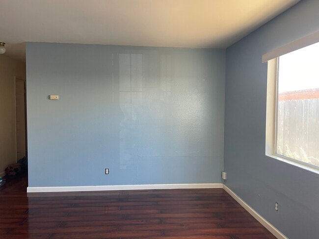 Building Photo - 935 Ramona Ave