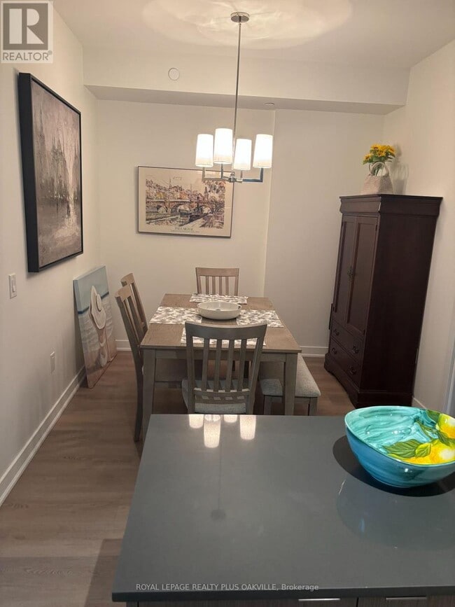 Building Photo - 133 Bronte Rd