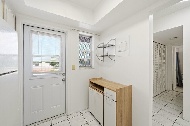 Building Photo - 1333 E Hallandale Beach Blvd