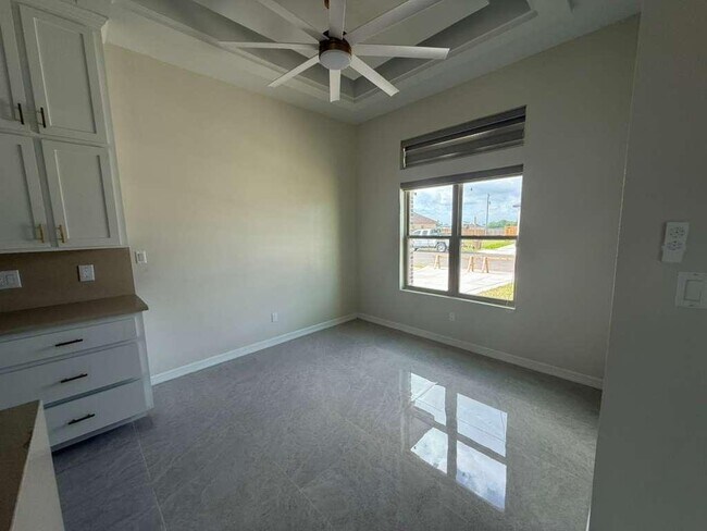 Foto del edificio - 3601 E Alexa St
