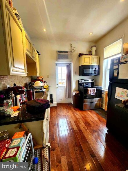Foto del edificio - 4043 Spring Garden St