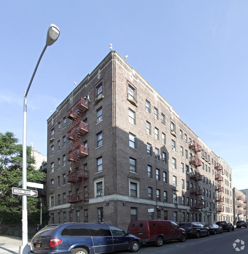 Building Photo - 280 E 21St St