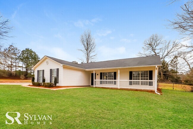 Building Photo - Charming 3BR 2BA ranch home is waiting for...
