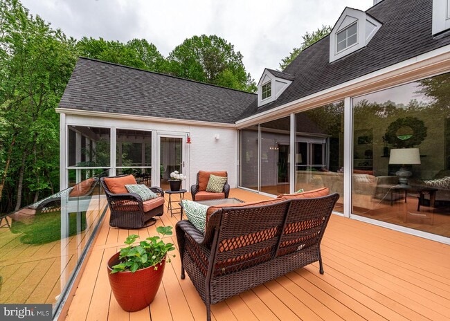 Foto del edificio - 6890 Mink Hollow Rd