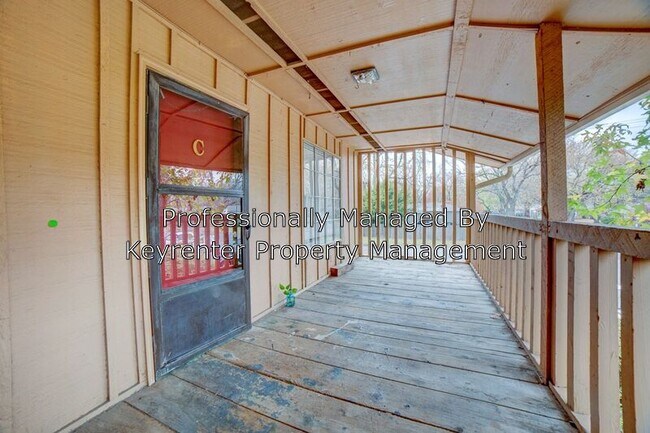 Foto del edificio - 4817 S Utica Ave