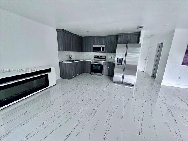 Foto del edificio - 15720 NW 44th Ct