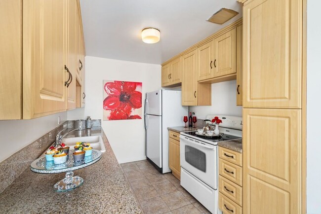Building Photo - 1110 Hacienda Pl
