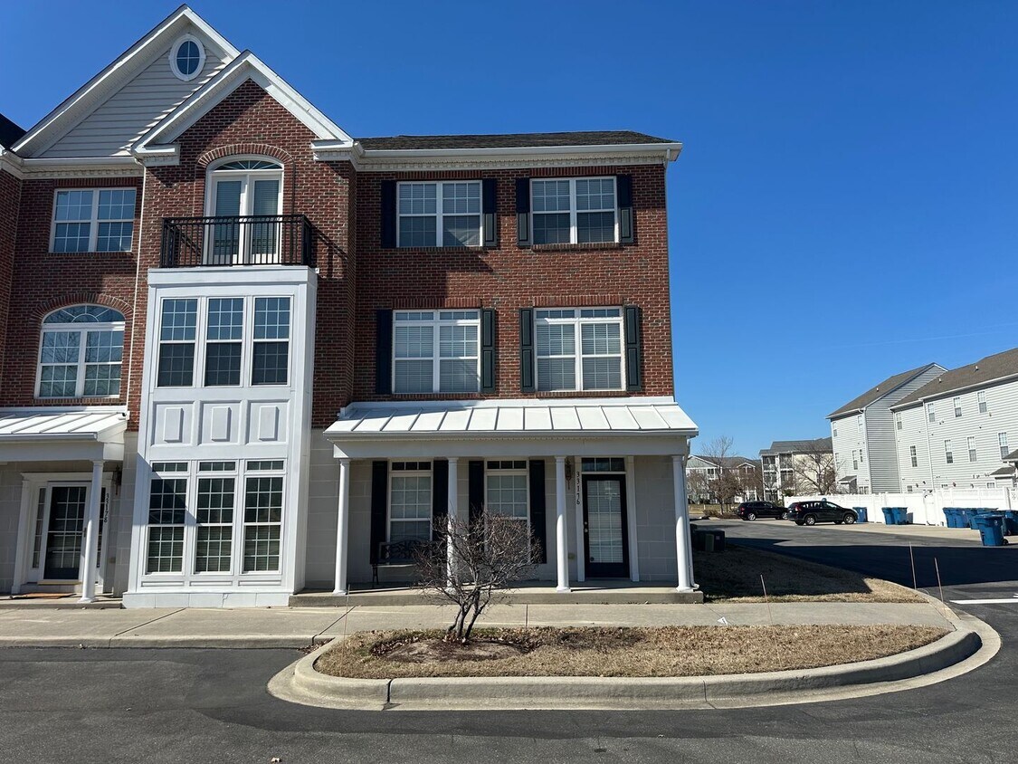 Foto principal - Lovely 4 bedroom townhome in Villages of F...