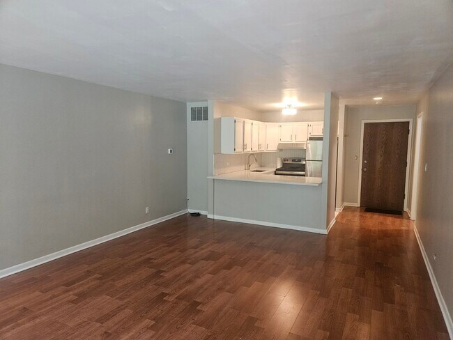 Foto del edificio - 5800 Oakwood Dr