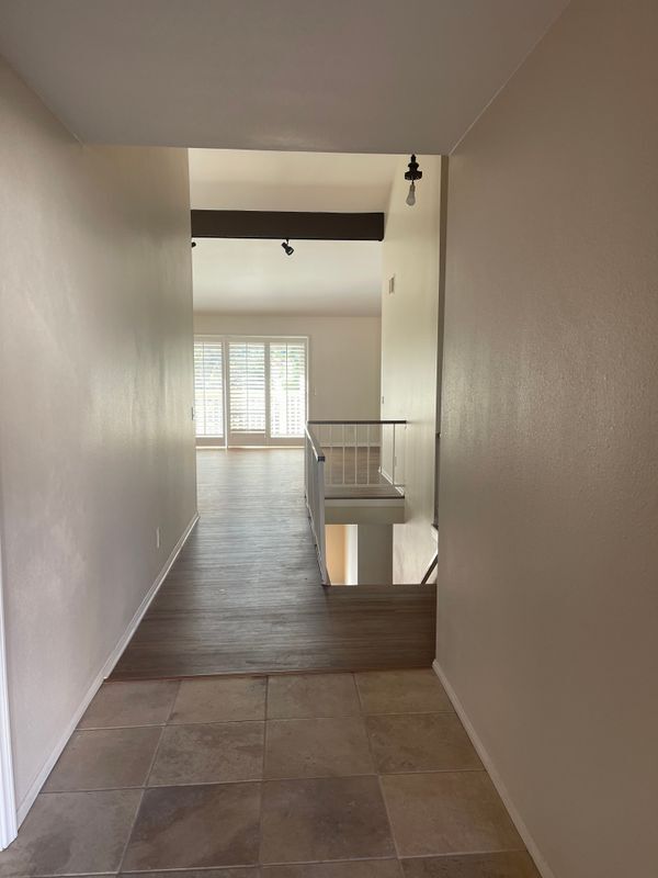 Foto del edificio - 415 Falconrock Ln