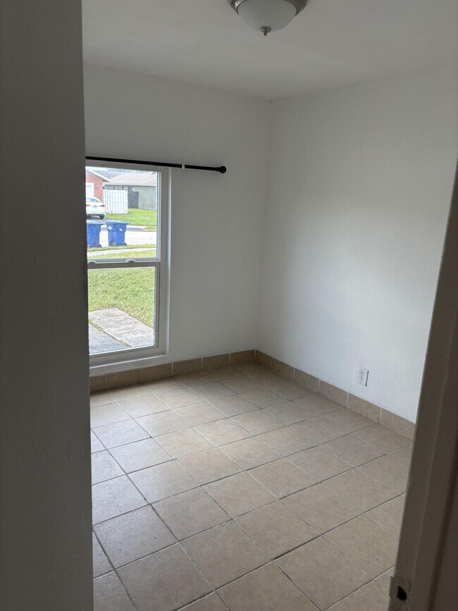 Building Photo - 4930 NW 85th Terrace