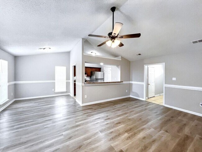 Foto del edificio - 7112 Brenwood Dr